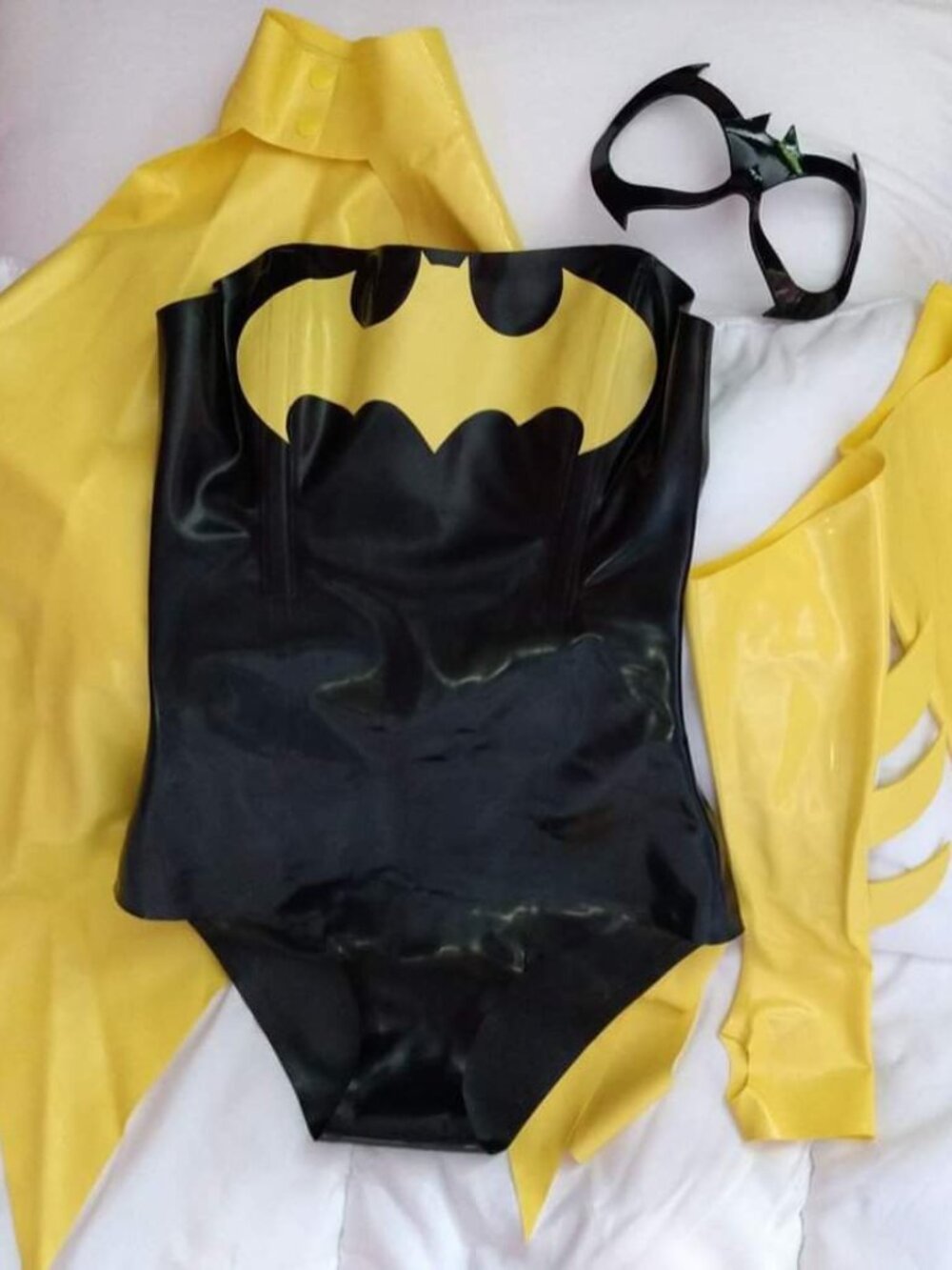 batgirl latex cosplay